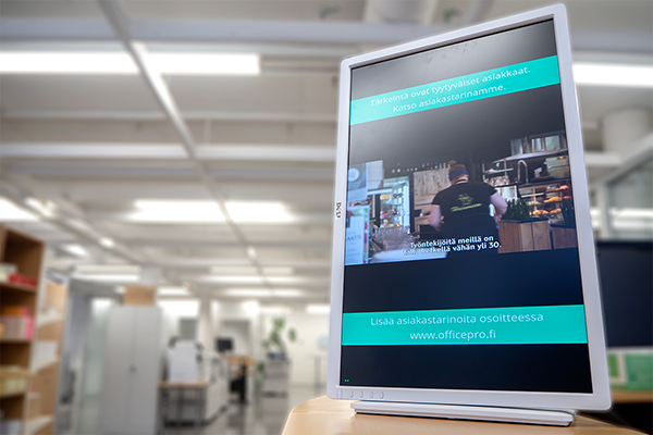 Infonäyttö myymälän tiskillä